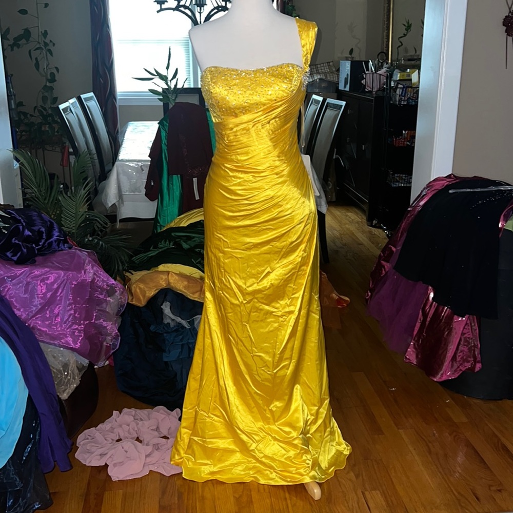 Formal gowns perfect for sweet 16, balls, prom, parties